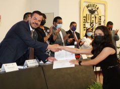 Preside Rector ceremonia de graduación en la Facultad de Comercio de Tampico