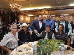 Ofrece UAT festejo decembrino a sus trabajadores