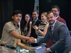 Apadrina rector de la UAT a egresados de secundaria en Ciudad Victoria