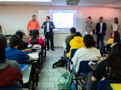 Maestro de universidad colombiana imparte clases en la Facultad de Derecho UAT Victoria