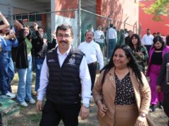 El rector Dámaso Anaya sostiene encuentro con universitarios de la FADYCS-UAT
