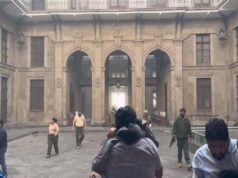 Padres de los estudiantes de Ayotzinapa ingresan a la fuerza a Palacio Nacional