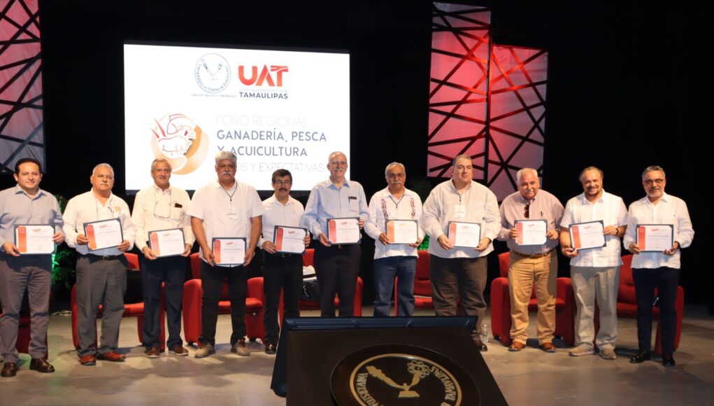 Realizan en la UAT Foro (4)