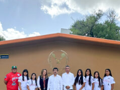 Felicita Dámaso Anaya a softbolistas de la UAT campeonas del torneo nacional Williamsport