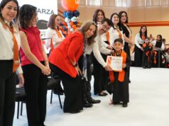 El rector Dámaso Anaya y la Lic. Isolda Rendón presiden graduación de CENDIS de la UAT